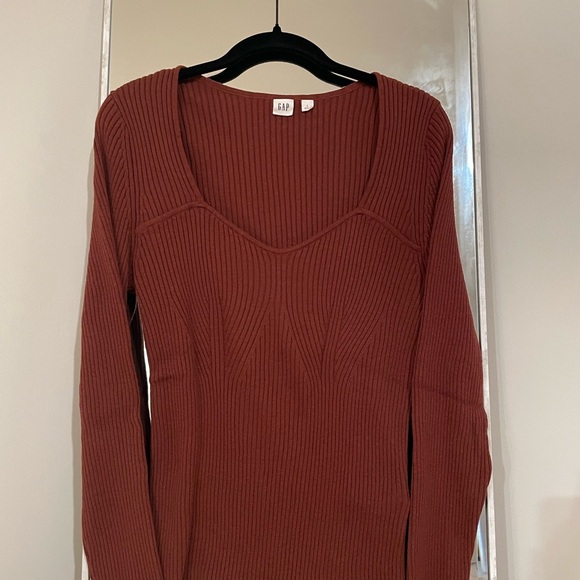 Ribbed V-Neck Rust Top - Picture 4 of 5